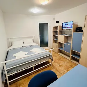 Comfy 100letov Апартаменты